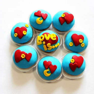 Капкейки "Love is..." купить - киселевск.сладкоежкин.рф